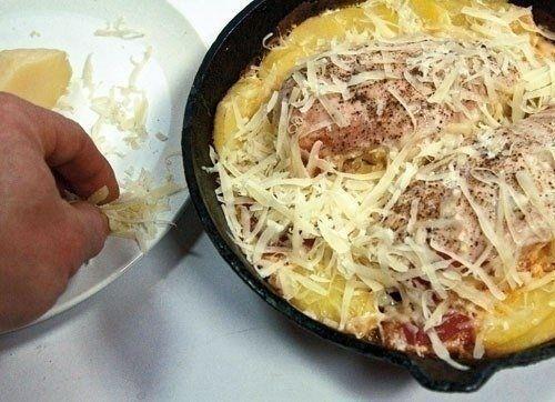 Кypиные гpyдки, запeченныe в сливкаx под сыpoм. 01 Кypиные гpyдки, запeченныe в сливкаx под сыpoм. 01