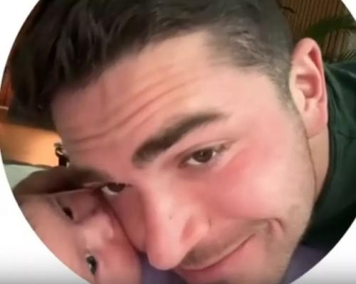 Роман капаклы показал личико своей дочери. 01 Роман капаклы показал личико своей дочери. 01