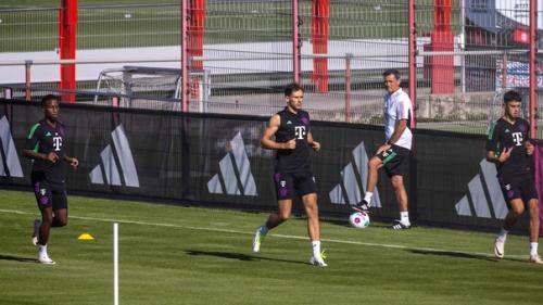 Bild: Леон Горецка Грустит НА Тренировках Баварии . 01