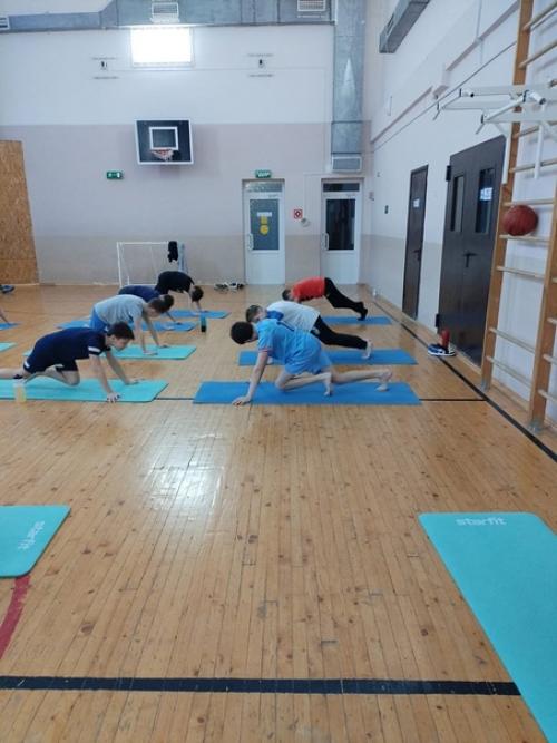 В это субботнее утро наши тренеры - преподаватели зиннатнуров М. а. и Смирнова Е. а. провели активное фитнес утро. 03