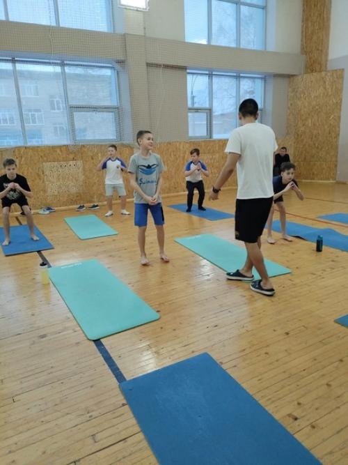 В это субботнее утро наши тренеры - преподаватели зиннатнуров М. а. и Смирнова Е. а. провели активное фитнес утро. 02