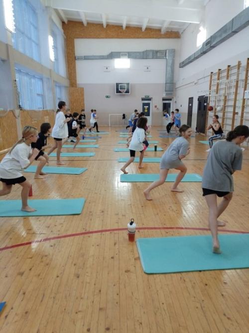 В это субботнее утро наши тренеры - преподаватели зиннатнуров М. а. и Смирнова Е. а. провели активное фитнес утро. 04