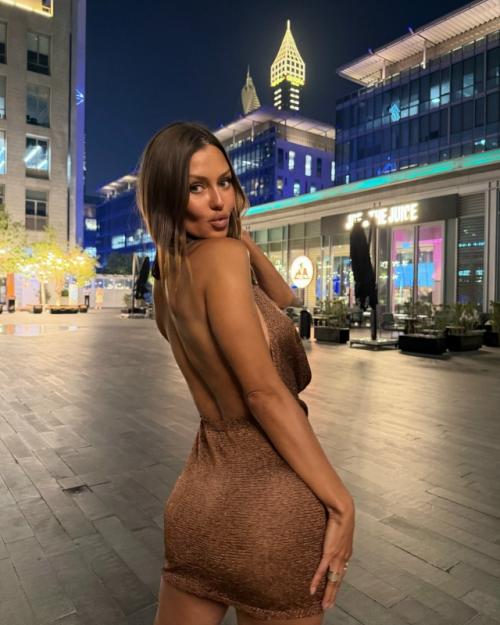 46-Летняя Виктория боня резко отреагировала на критику своей фигуры в купальнике. 02