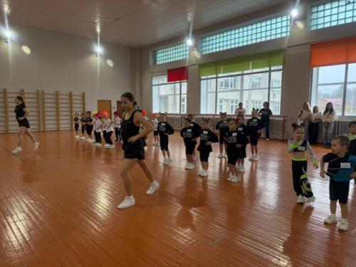 24 октября в гимнастическом зале центра детского творчества прошел муниципальный фестиваль по фитнес - аэробике Фитнес - Трофи. 05