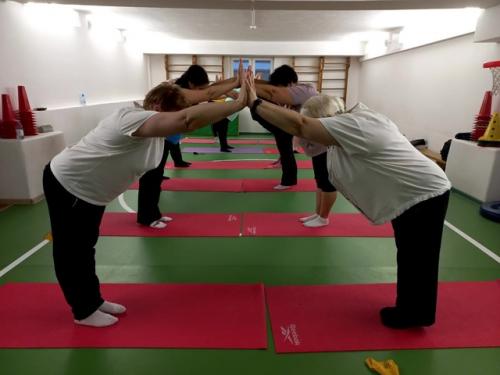 В рамках регионального проекта Ямальское Долголетие в детском саду Мальвина продолжаются занятия по фитнесу с элементами йоги. 02