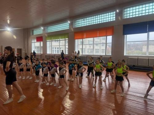 24 октября в гимнастическом зале центра детского творчества прошел муниципальный фестиваль по фитнес - аэробике Фитнес - Трофи. 03