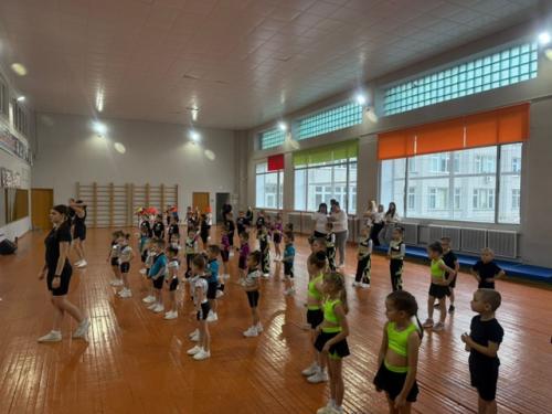 24 октября в гимнастическом зале центра детского творчества прошел муниципальный фестиваль по фитнес - аэробике Фитнес - Трофи. 04