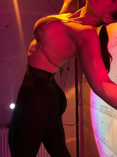 Я самые крутые тренировки для себя и женщин подобрала. 05