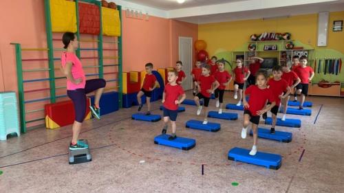 В детском саду N\xB0143 продолжается реализация муниципального проекта Первый раз в Фитнес Класс. 01