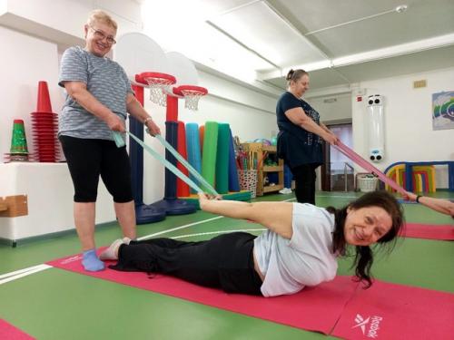 В рамках регионального проекта Ямальское Долголетие в детском саду Мальвина продолжаются занятия по фитнесу с элементами йоги. 01
