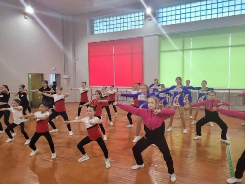 27 октября в гимнастическом зале Центр Детского Творчества прошел городской фестиваль по фитнес - аэробике фитнес - трофи. 02 27 октября в гимнастическом зале Центр Детского Творчества прошел городской фестиваль по фитнес - аэробике фитнес - трофи. 02