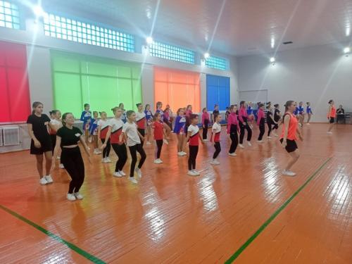 27 октября в гимнастическом зале Центр Детского Творчества прошел городской фестиваль по фитнес - аэробике фитнес - трофи. 01 27 октября в гимнастическом зале Центр Детского Творчества прошел городской фестиваль по фитнес - аэробике фитнес - трофи. 01