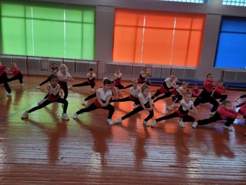 27 октября в гимнастическом зале Центр Детского Творчества прошел городской фестиваль по фитнес - аэробике фитнес - трофи. 03 27 октября в гимнастическом зале Центр Детского Творчества прошел городской фестиваль по фитнес - аэробике фитнес - трофи. 03