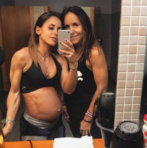 А как вы к спорту во время беременности относитесь? 03