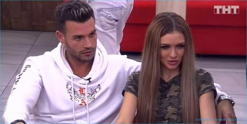 Анастасия Иванова с выгодой использует нахождение на доме 2. 01