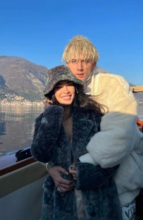 Актриса Меган Фокс и музыкант Machine Gun Kelly ожидают появления первенца. 02