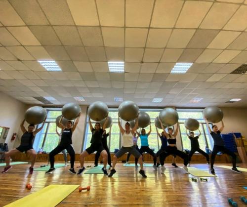 Групповые фитнес - тренировки в цфкис универспорт! 01