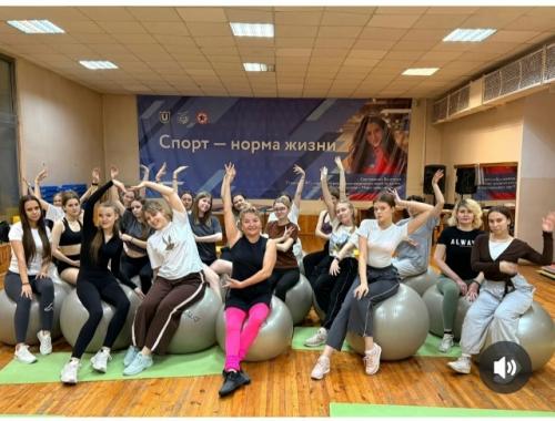 Групповые фитнес - тренировки в цфкис универспорт! 02