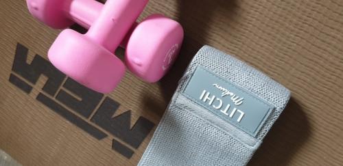 Думаю, ещё пол годика и результат будет достигнут сполна, а сейчас, даже чутка видно кор, если напрячь мышцы. 02