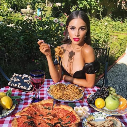 Актриса Александра бортич поправилась для роли на 20 кг. 04