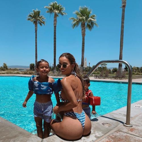 Такая спортивная мама двоих деточек. 04