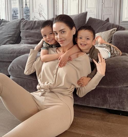 Такая спортивная мама двоих деточек. 05