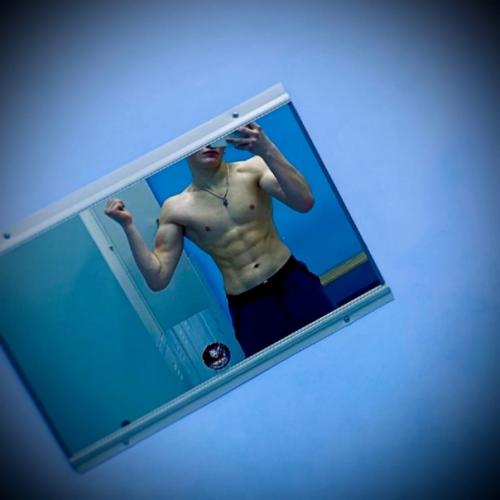 17 лет. Составил собственную программу. 05