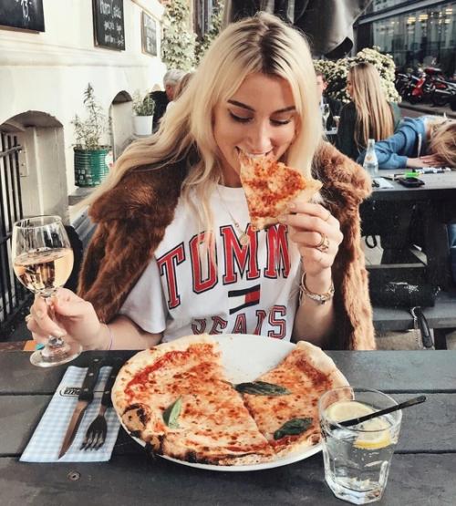 Актриса Александра бортич поправилась для роли на 20 кг. 03