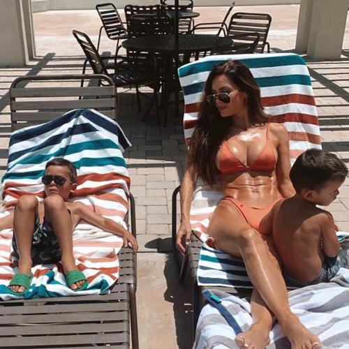 Такая спортивная мама двоих деточек. 03