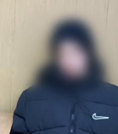 Эпизод 919.  Автомобиль на памятнике. 01