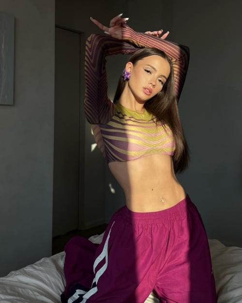 24-Летняя актриса Валентина карнавал завершила отношения с женихом сразу после его предложения, переживая непростой этап в жизни. 03