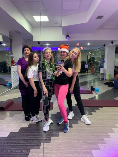 Наши новогодние тематические тренировки настоящим хитом стали. 05