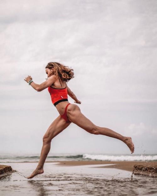 Нереальная фигура у девушки. 05