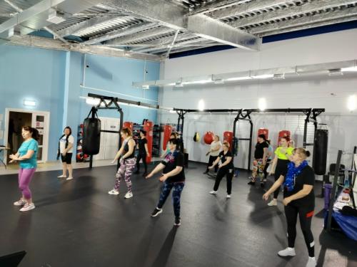 Фитнес - это система физических упражнений, направленная на улучшение физической формы, здоровья и общего самочувствия человека. 01