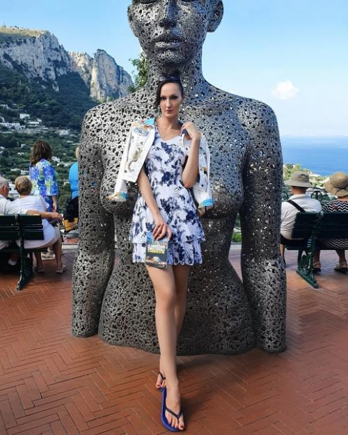 Екатерина Лисина - девушка с обалденными длинными ногами. 01