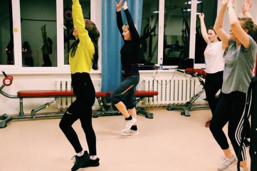 Плюсы групповых занятий: 01