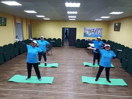 Участники проекта Липецкое Долголетие с удовольствием занимаются в фитнес клубе грация в свишенском доме культуры. 02