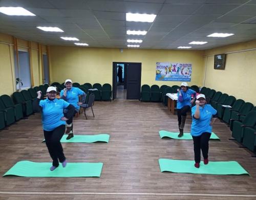 Участники проекта Липецкое Долголетие с удовольствием занимаются в фитнес клубе грация в свишенском доме культуры. 08