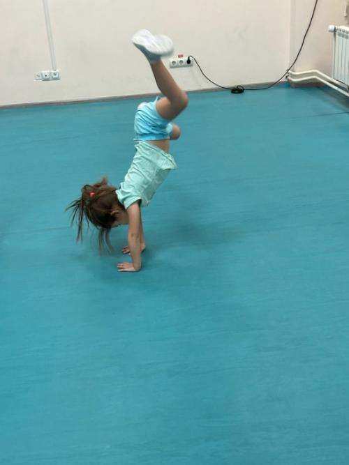 Вчера с подружкой ходили на фитнес. 01