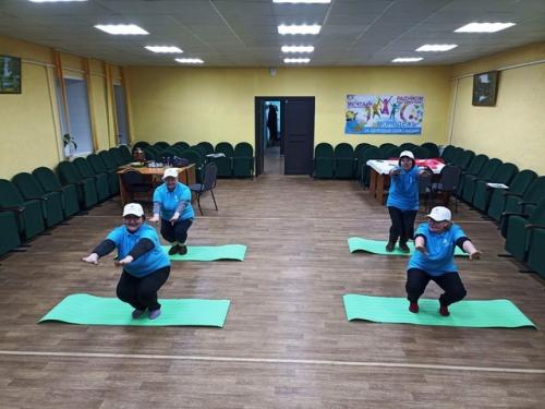 Участники проекта Липецкое Долголетие с удовольствием занимаются в фитнес клубе грация в свишенском доме культуры. 09