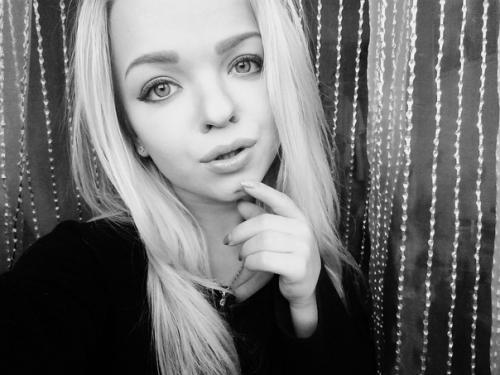 Изюминка девушки - ее маленький рост, который не мешает красотке жить полноценной жизнью. 05