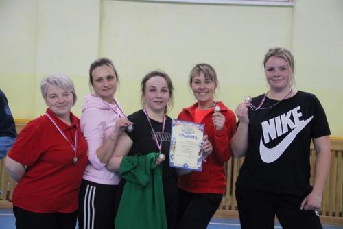 Вечер пятницы в спортивном зале ИДЦ оказался по-настоящему жарким. 04