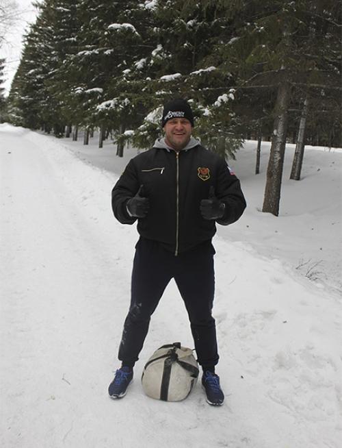 Американцы приехали в Омск, чтобы снять документальный фильм про сибирского силача шивлякова. 03