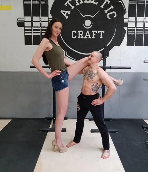 Екатерина Лисина - девушка с обалденными длинными ногами. 04