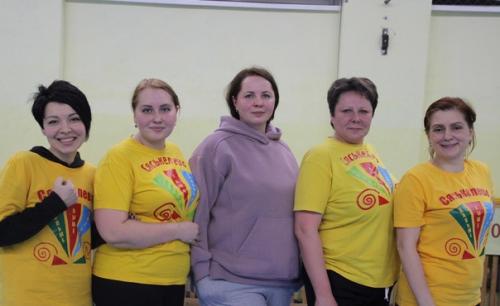 Вечер пятницы в спортивном зале ИДЦ оказался по-настоящему жарким. 02