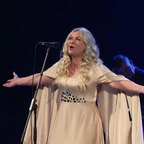 Прям тетушка.  С таким мужем - неудивительно! 02