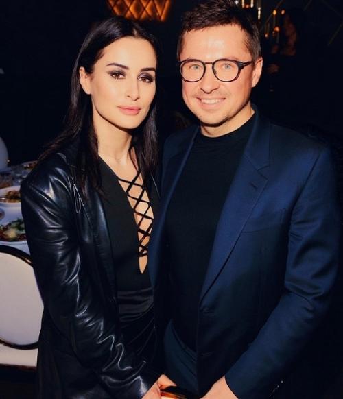 Тина канделаки призналась, что спустя почти 20 лет всё так же влюблена в своего мужа. 01