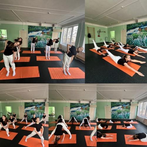 В рамках проведения Календаря Движения Первых:привычка месяца наши ребята регулярно проводят фитнес - занятия по суставной гимнастике. 01