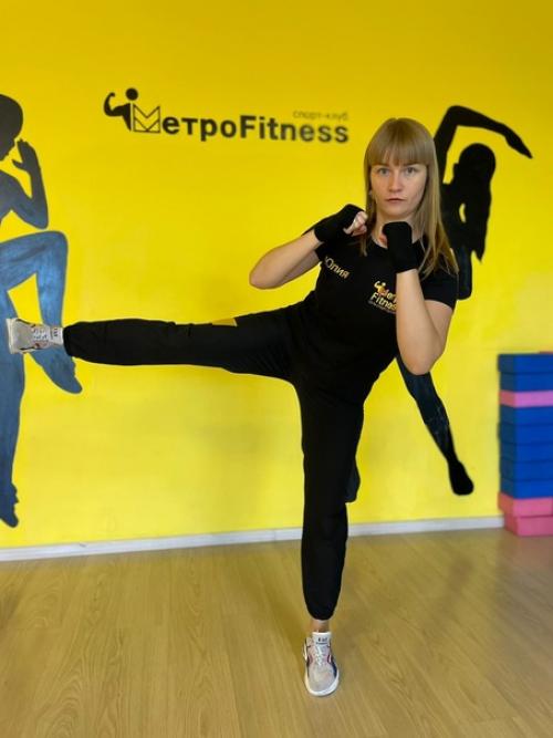 Привет!  Привет!  Меня зовут Юлия. 01