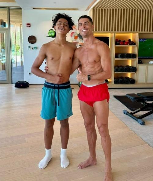 Сын криштиану Роналду уже тренируется с молодёжкой реал Мадрид U16.
